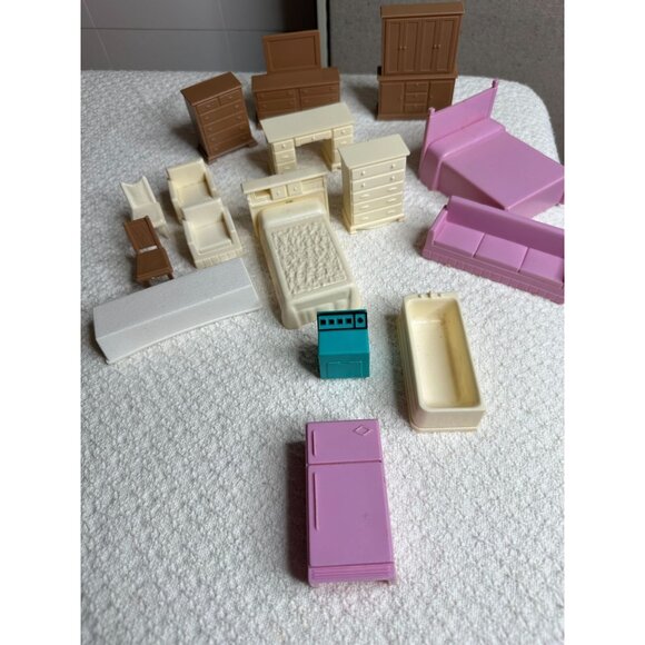 Dollhouse Furniture Beds Sofa Washer Chairs Desk Fridge Dressers Tub 60s 17 ea - Picture 2 of 4